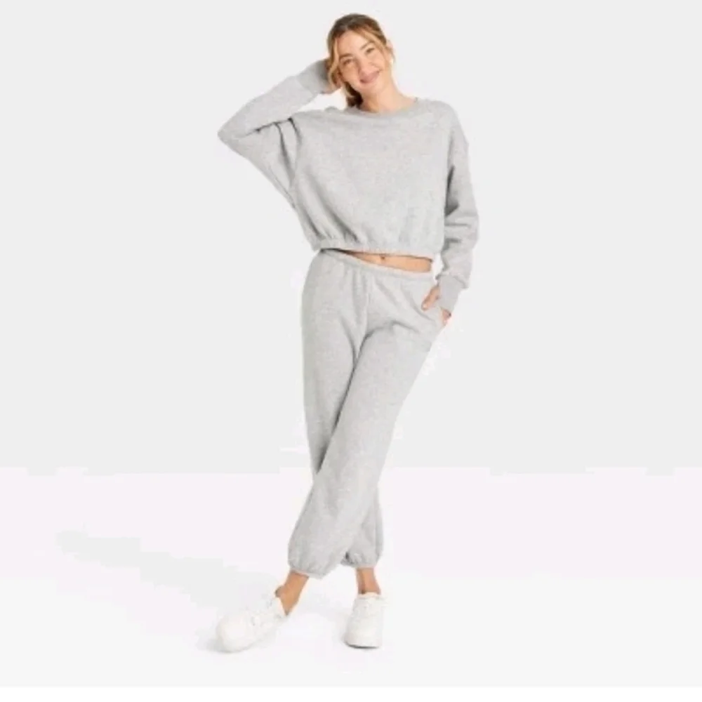 JoyLab Heather Gray Fleece Cropped Crewneck Sweatshirt Pullover